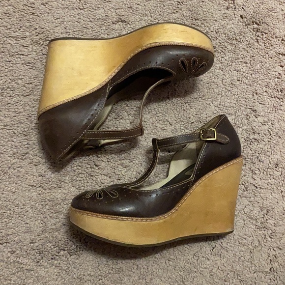 Steve Madden Vintage Y2K Brown Leather & Cutout Wood Wedges - Picture 3 of 16